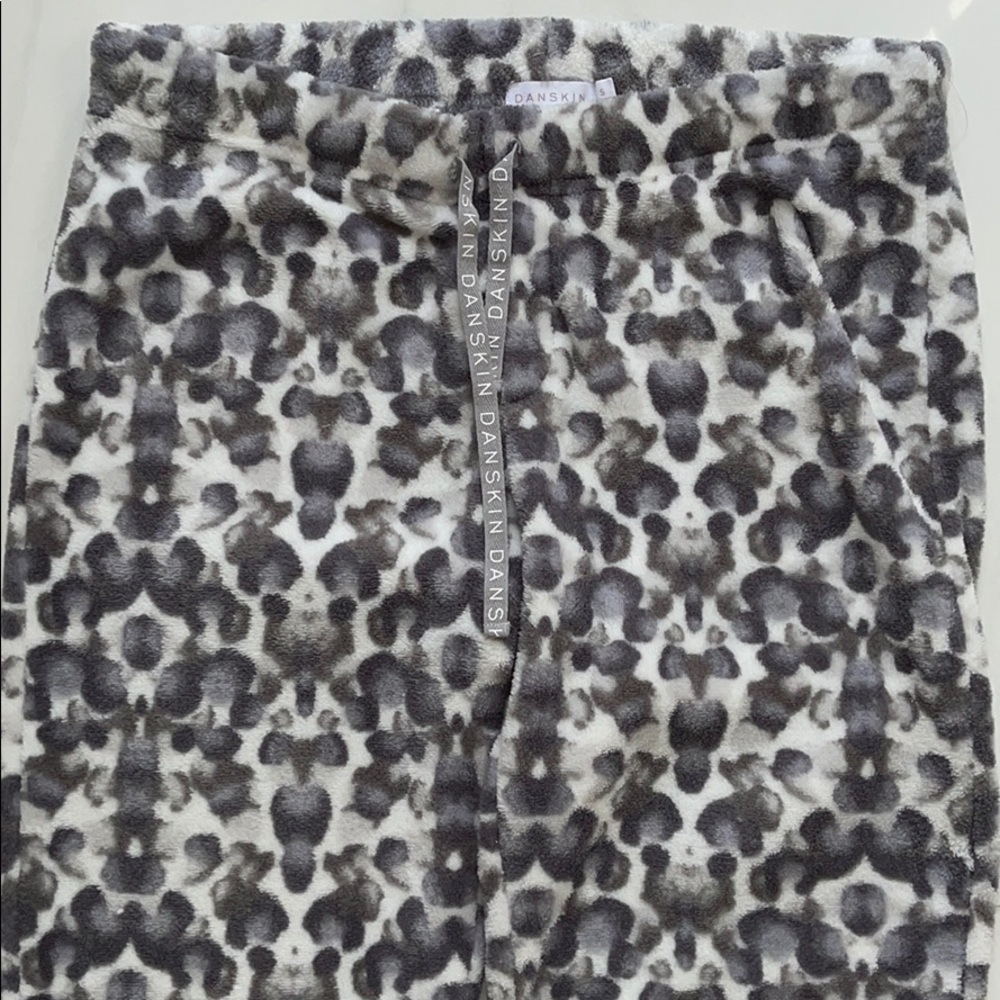 Danskin Gray and Cream Cheetah Print Velour Joggers Size S - Picture 2 of 5